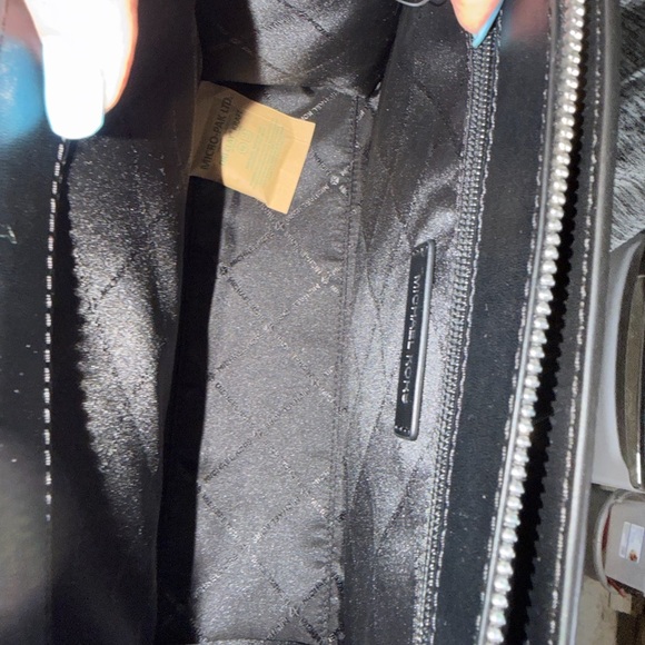 Michael Kors Sheila medium CZ satchel - Picture 5 of 7